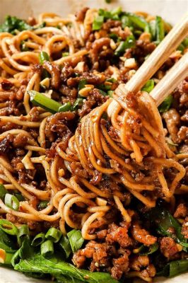  Dan Dan Mian: Un connubio esplosivo di piccantezza e sapidità in una danza di noodles!